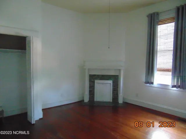 $2,200 | 215 Dock Street, Wilmington, NC 28401