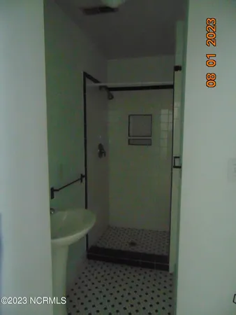 $2,200 | 215 Dock Street, Wilmington, NC 28401