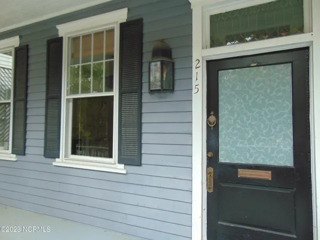 $2,200 | 215 Dock Street, Wilmington, NC 28401