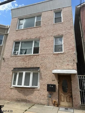$2,900 | 212 Beacon Avenue, Jersey City, NJ 07306