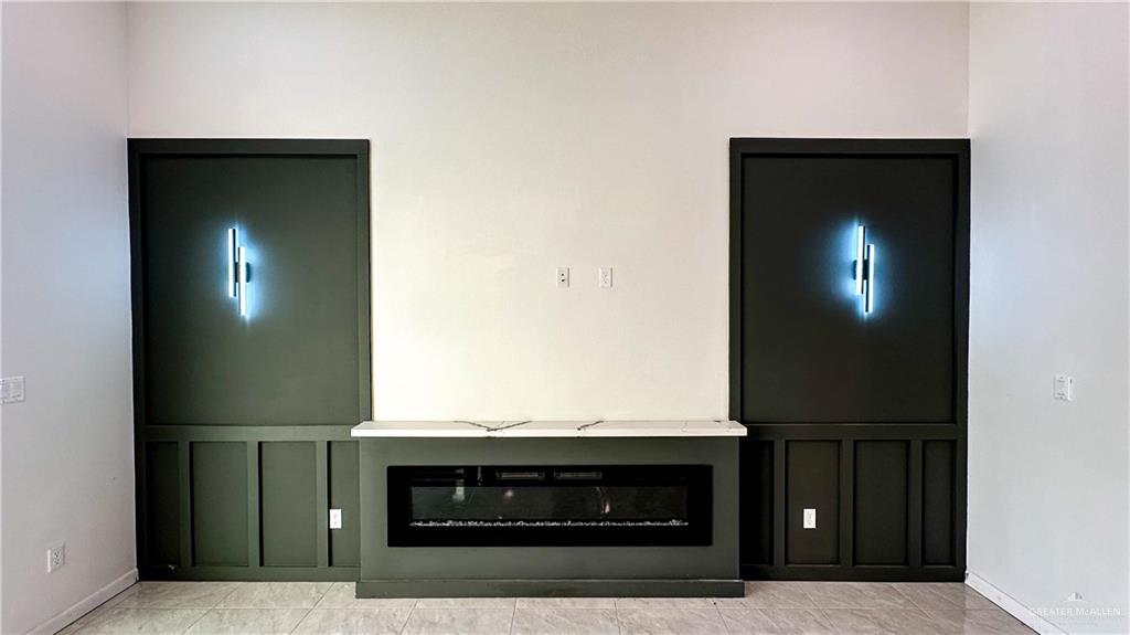 1509 Vida Dulce Weslaco, TX 78596 - Photo 6 of 24 a view of a livingroom from a hallway