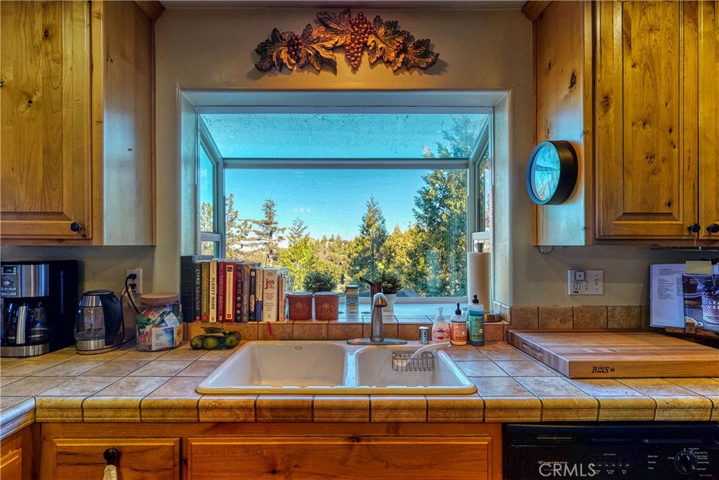 863 Grass Valley Road Lake Arrowhead, CA 92352 - Photo 4 of 35
