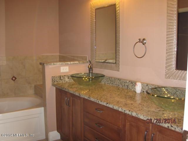 3038 Thunder Road Middleburg, FL 32068 - Photo 11 of 13 masterbath