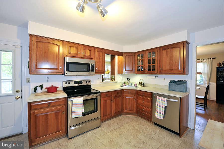 212 East Melbourne Avenue Silver Spring, MD 20901 - Photo 11 of 30 Kitchen
