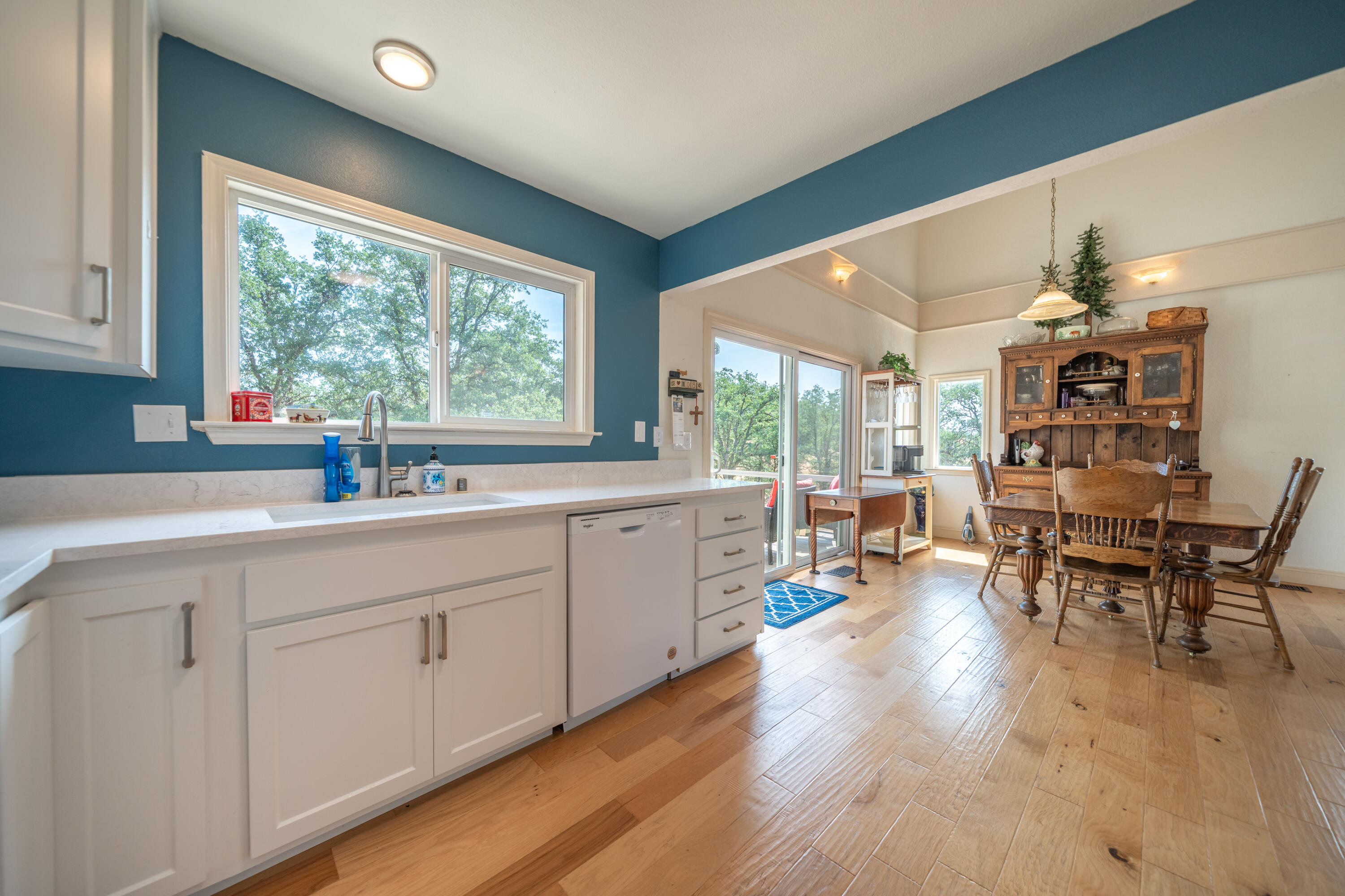 15842 Macleod Drive Redding, CA 96001 - Photo 11 of 36 a kitchen that has a lot of cabinets a sink and appliances in it