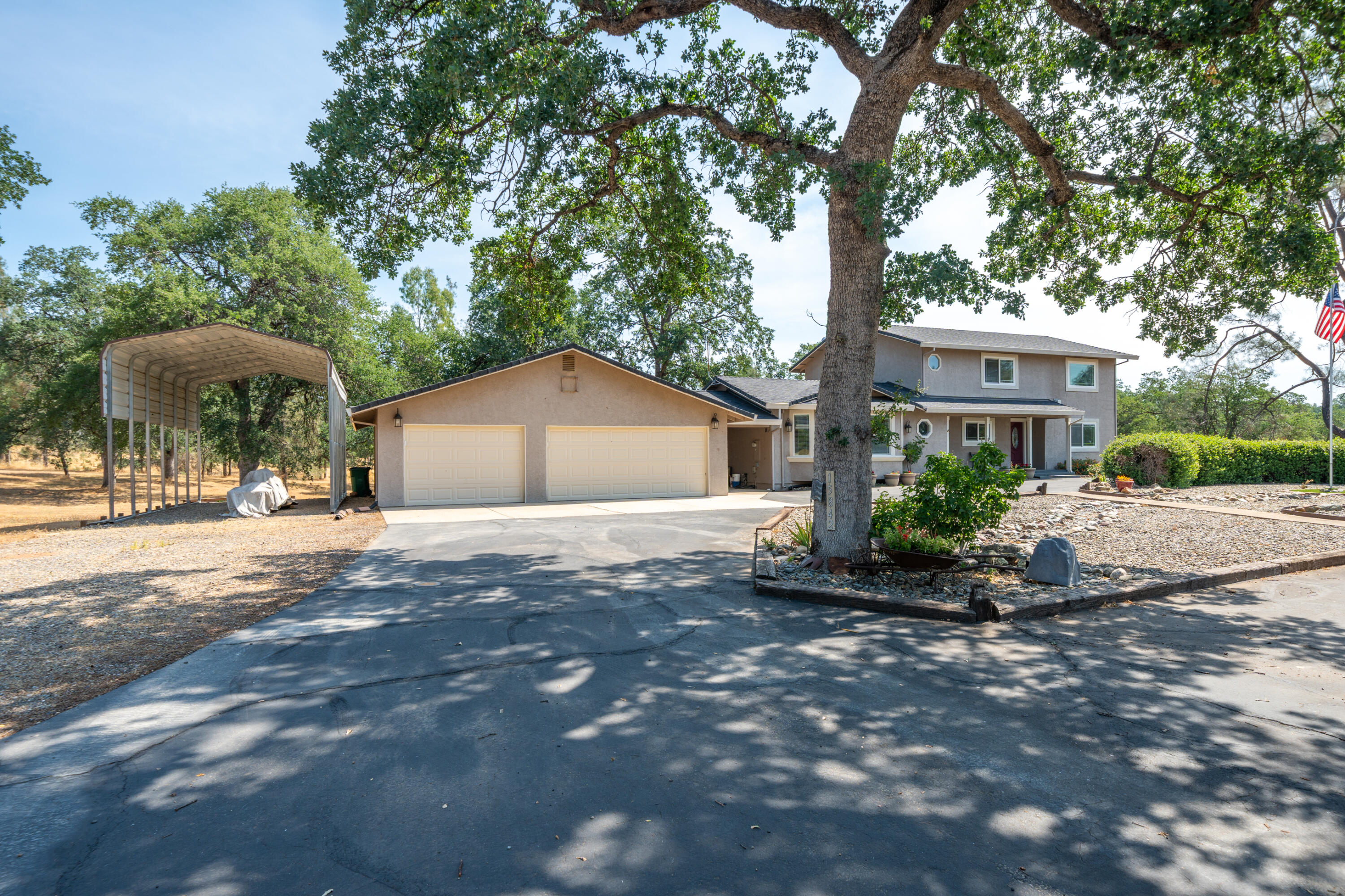 15842 Macleod Drive Redding, CA 96001 - Photo 2 of 36 a front view of a house with a yard and green space