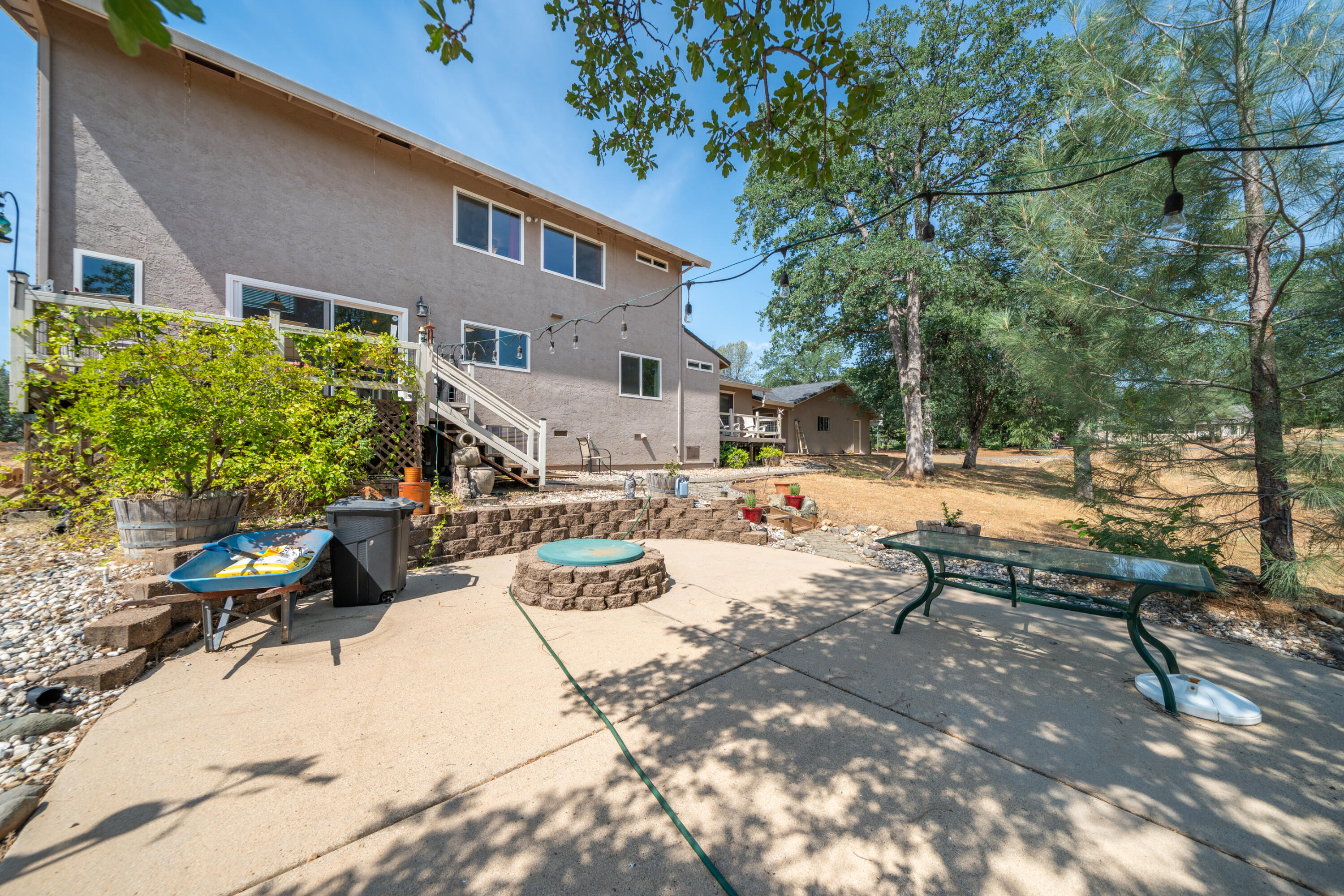 15842 Macleod Drive Redding, CA 96001 - Photo 25 of 36