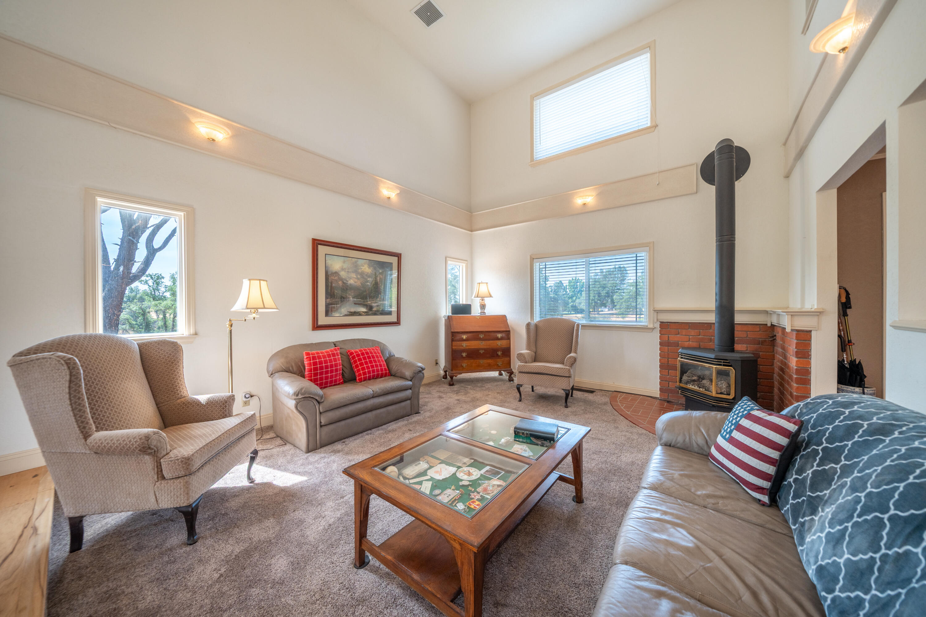 15842 Macleod Drive Redding, CA 96001 - Photo 5 of 36 a living room with furniture and a window