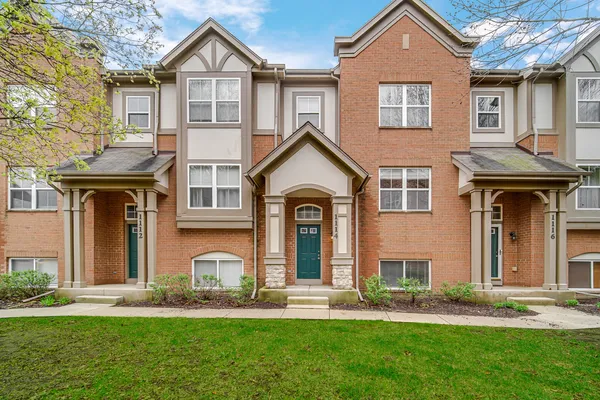 $2,695 | 1114 North Claremont Drive, Palatine, IL 60074