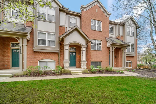 $2,695 | 1114 North Claremont Drive, Palatine, IL 60074