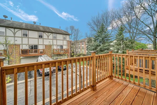 $2,695 | 1114 North Claremont Drive, Palatine, IL 60074