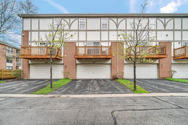 $2,695 | 1114 North Claremont Drive, Palatine, IL 60074