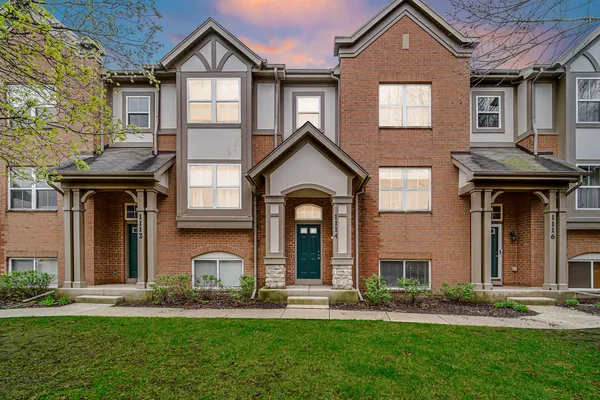 $2,695 | 1114 North Claremont Drive, Palatine, IL 60074
