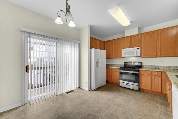 $2,695 | 1114 North Claremont Drive, Palatine, IL 60074