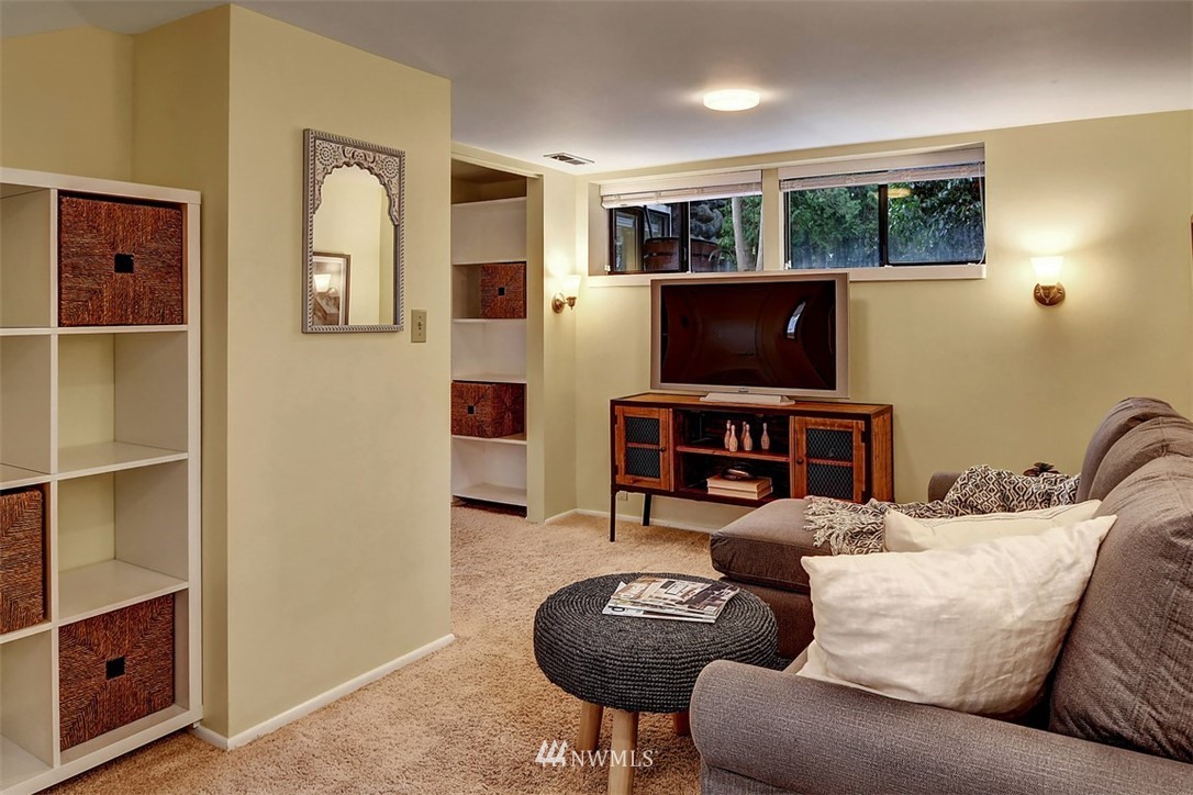 318 North 74th Street Seattle, WA 98103 - Photo 17 of 25 Gallery Image 17