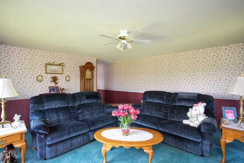 199 Old Rte One Waldoboro, ME 04572 - Photo 15 of 23 Great Room.
