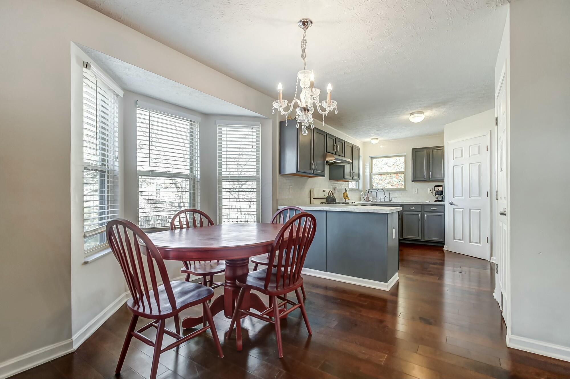 3093 Briar Ridge Road Columbus, OH 43232 - Photo 6 of 32 eat-in kitchen