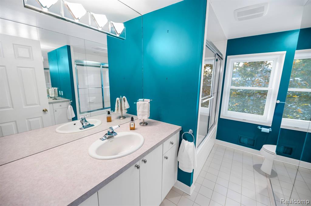 32666 Old Post Road Beverly Hills, MI 48025 - Photo 25 of 39