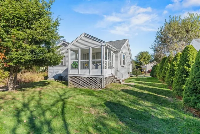 a view of a house with a yard