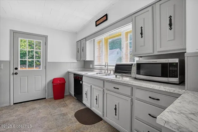 $249,900 | 302 South William Street, Johnstown, NY 12095