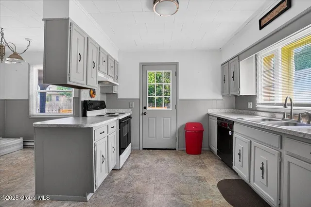 $249,900 | 302 South William Street, Johnstown, NY 12095