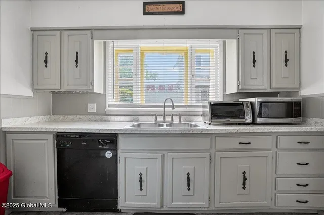 $249,900 | 302 South William Street, Johnstown, NY 12095