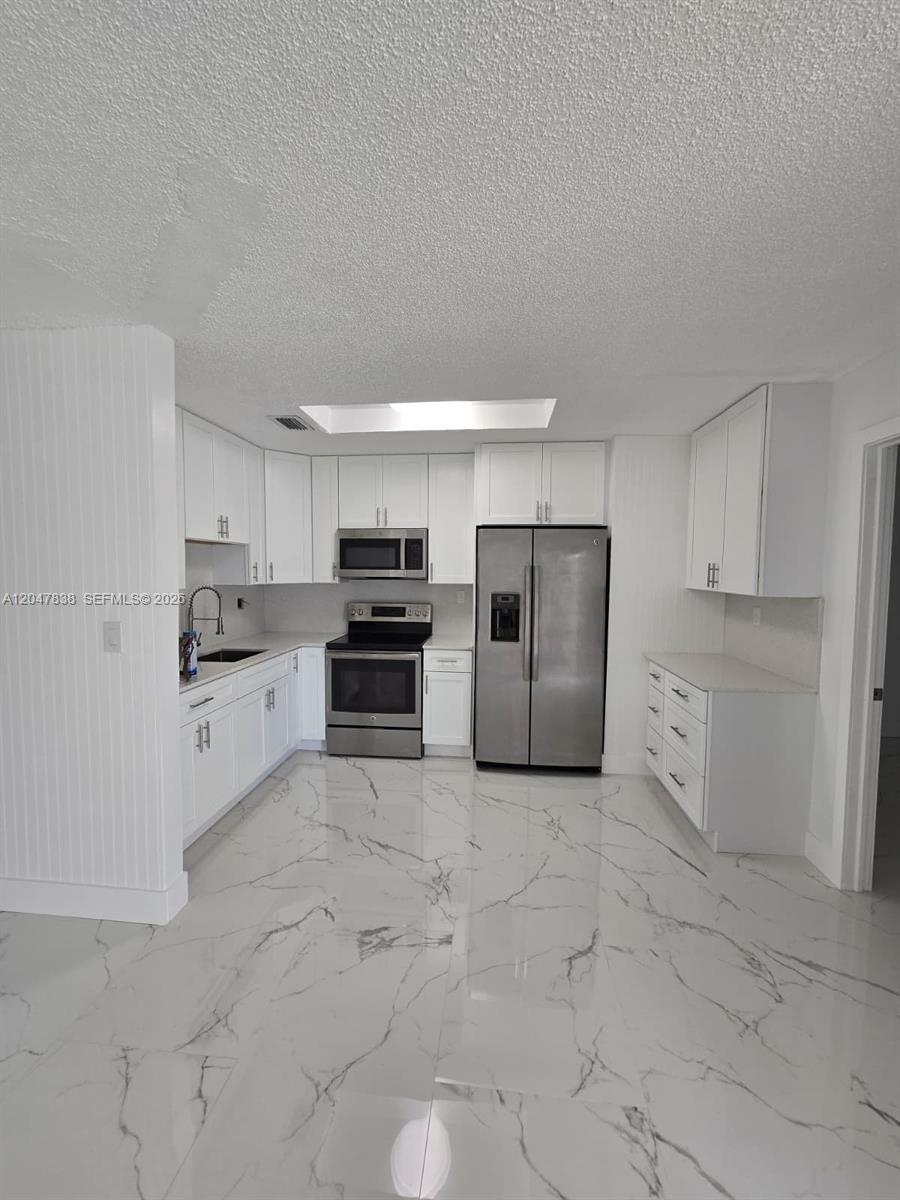 13470 Southwest 24th Street Miami, FL 33165 - Photo 4 of 19