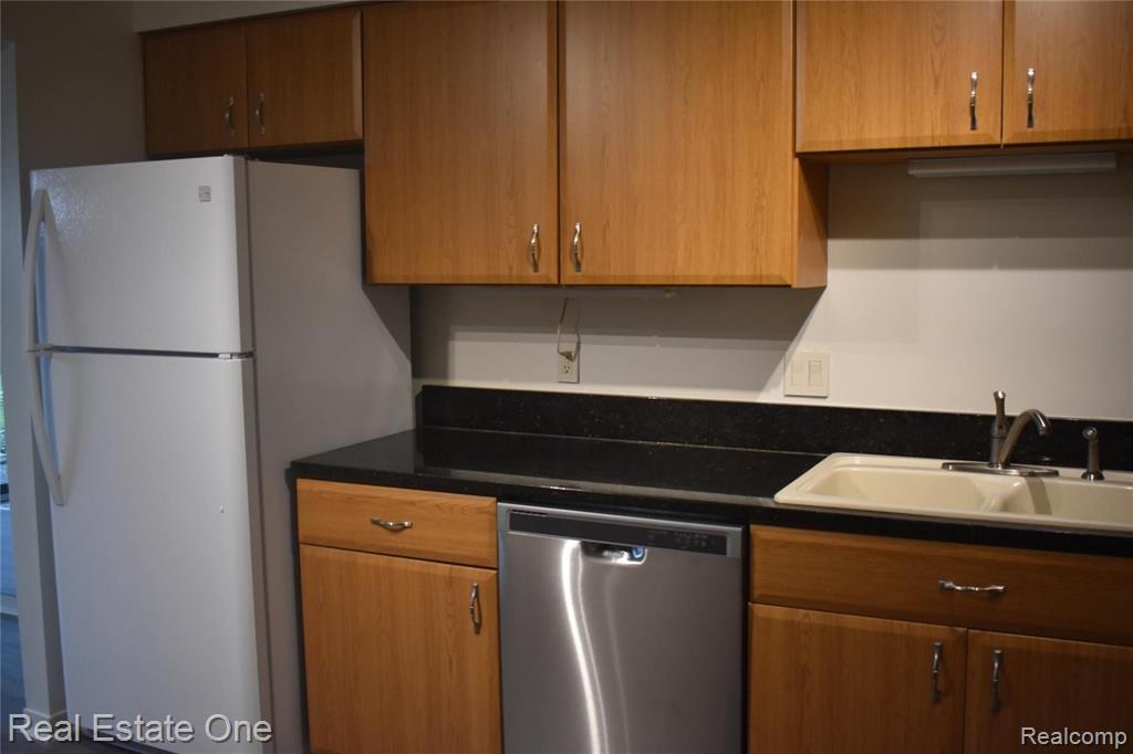 654 Glasgow Court Rochester Hills, MI 48307 - Photo 14 of 30
