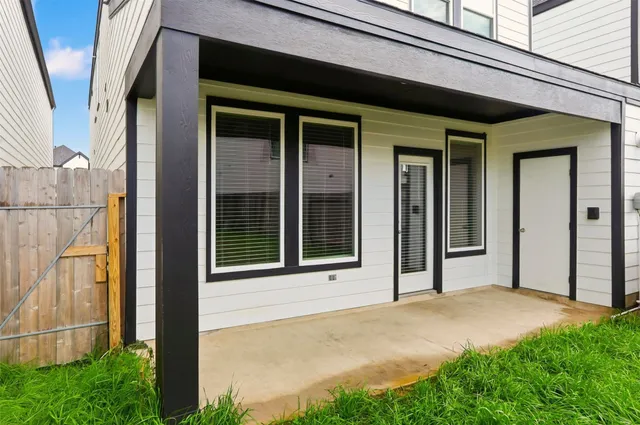 a view of entrance to house