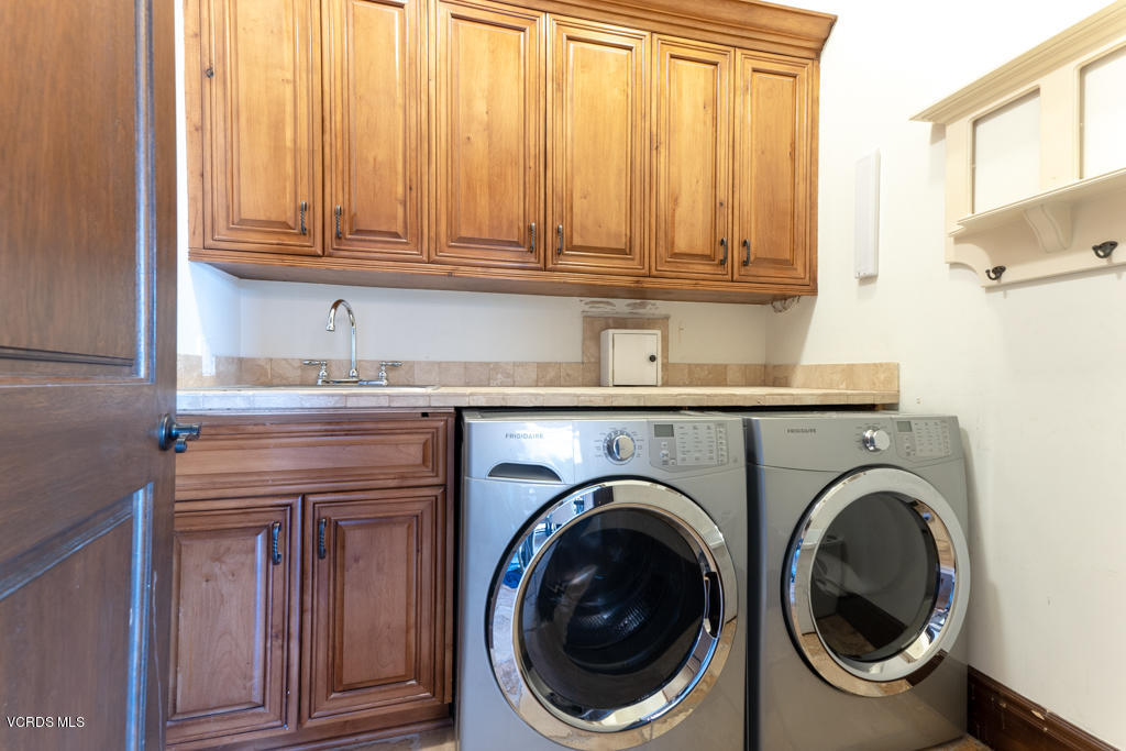 969 Rancho Road Thousand Oaks, CA 91362 - Photo 34 of 54 a utility room with dryer and washer