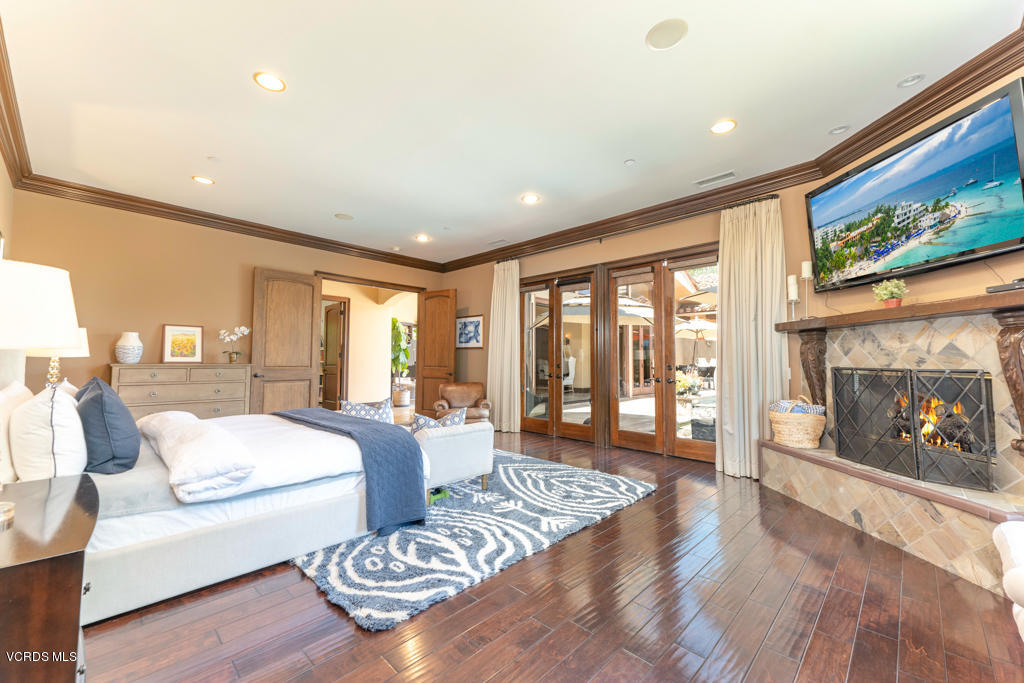 969 Rancho Road Thousand Oaks, CA 91362 - Photo 8 of 54 a living room with furniture and a fireplace
