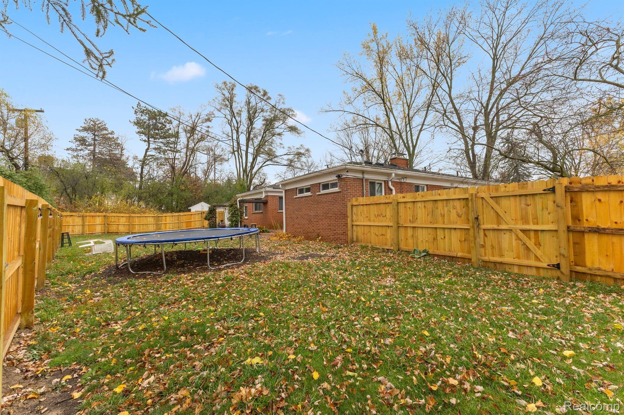 33930 Playview Court Farmington, MI 48331 - Photo 46 of 49 Gallery Image 46