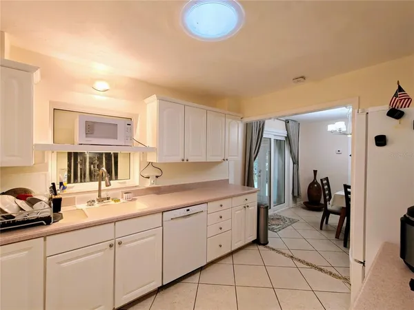 $1,400 | 2305 Northwest 48th Terrace, Gainesville, FL 32606