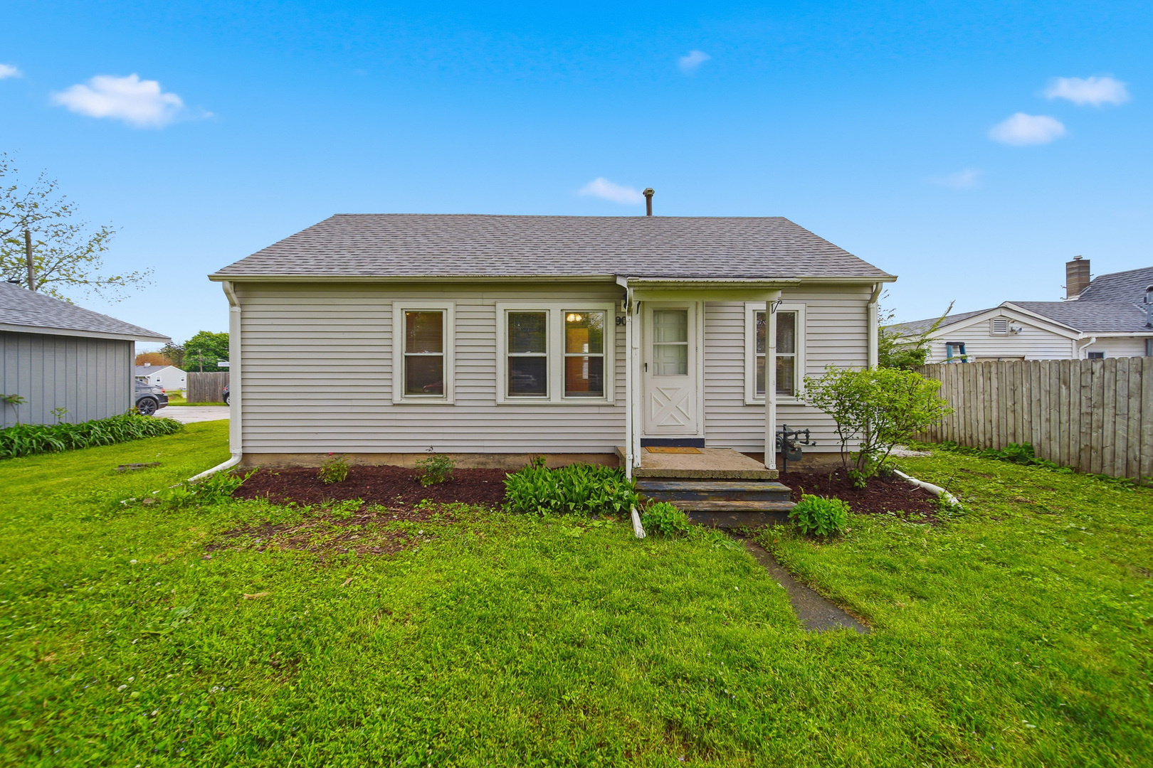 905 South 5th Street DeKalb, IL 60115 - Photo 1 of 17