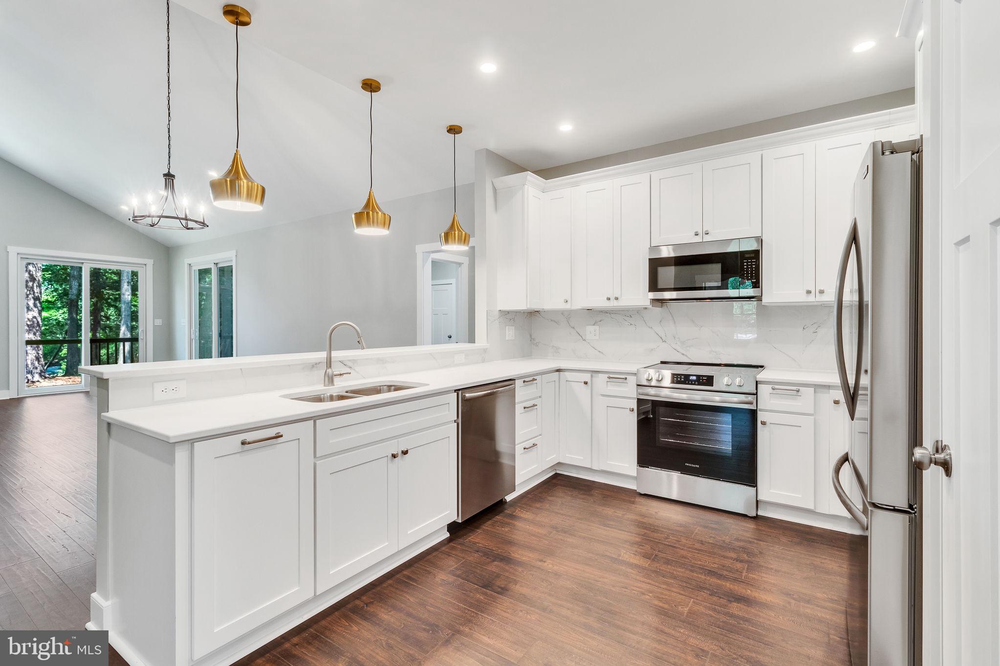57 Waterman's Way Reedville, VA 22539 - Photo 2 of 43 Energy efficient stainless appliances