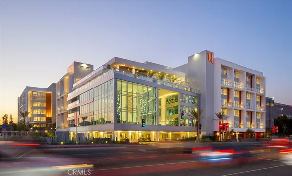 $2,377 | 6235 Topanga Canyon Boulevard, Unit 568, Woodland Hills, CA 91367