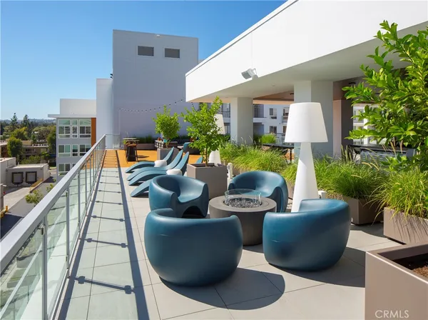 $2,377 | 6235 Topanga Canyon Boulevard, Unit 568, Woodland Hills, CA 91367