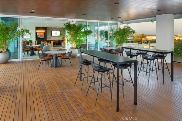 $2,377 | 6235 Topanga Canyon Boulevard, Unit 568, Woodland Hills, CA 91367