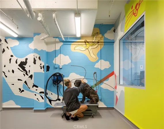 $2,377 | 6235 Topanga Canyon Boulevard, Unit 568, Woodland Hills, CA 91367