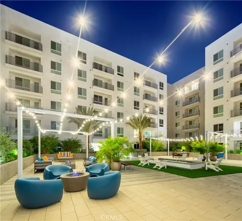 $2,377 | 6235 Topanga Canyon Boulevard, Unit 568, Woodland Hills, CA 91367