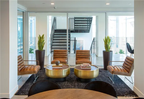 $2,377 | 6235 Topanga Canyon Boulevard, Unit 568, Woodland Hills, CA 91367