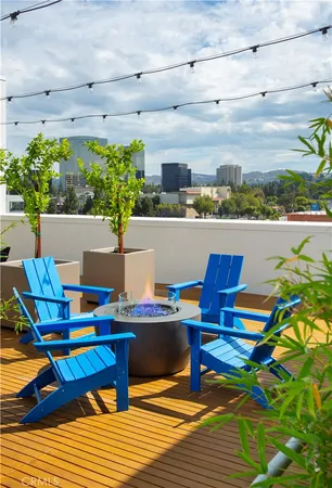 $2,377 | 6235 Topanga Canyon Boulevard, Unit 568, Woodland Hills, CA 91367