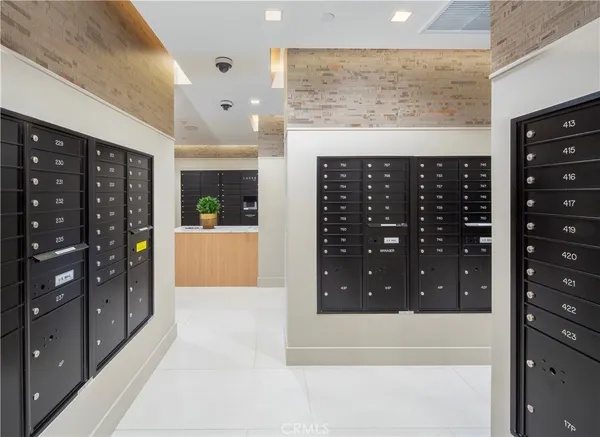 $2,377 | 6235 Topanga Canyon Boulevard, Unit 568, Woodland Hills, CA 91367