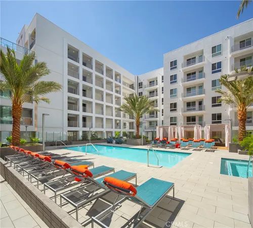 $2,377 | 6235 Topanga Canyon Boulevard, Unit 568, Woodland Hills, CA 91367