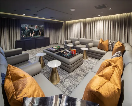 $2,377 | 6235 Topanga Canyon Boulevard, Unit 568, Woodland Hills, CA 91367