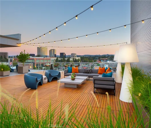 $2,377 | 6235 Topanga Canyon Boulevard, Unit 568, Woodland Hills, CA 91367