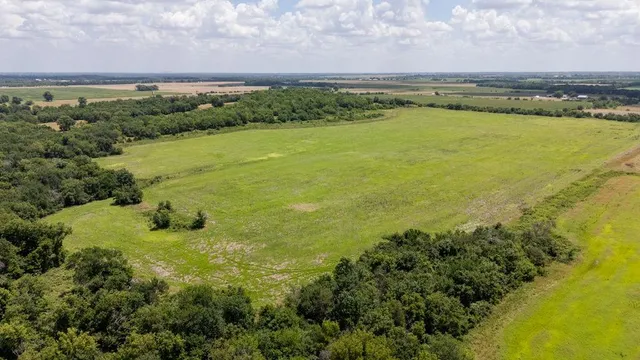 $450,300 | 2 90th Lane, Liberal, MO 64762