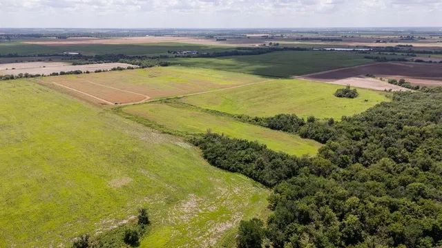 $450,300 | 2 90th Lane, Liberal, MO 64762