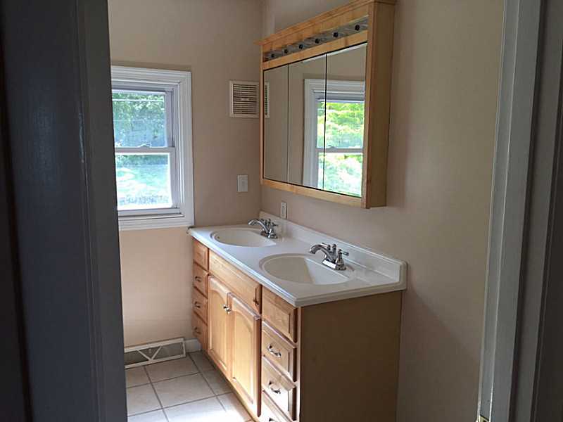 4156 Post Road, Unit 19 Warwick, RI 02818 - Photo 10 of 11 Bathroom.