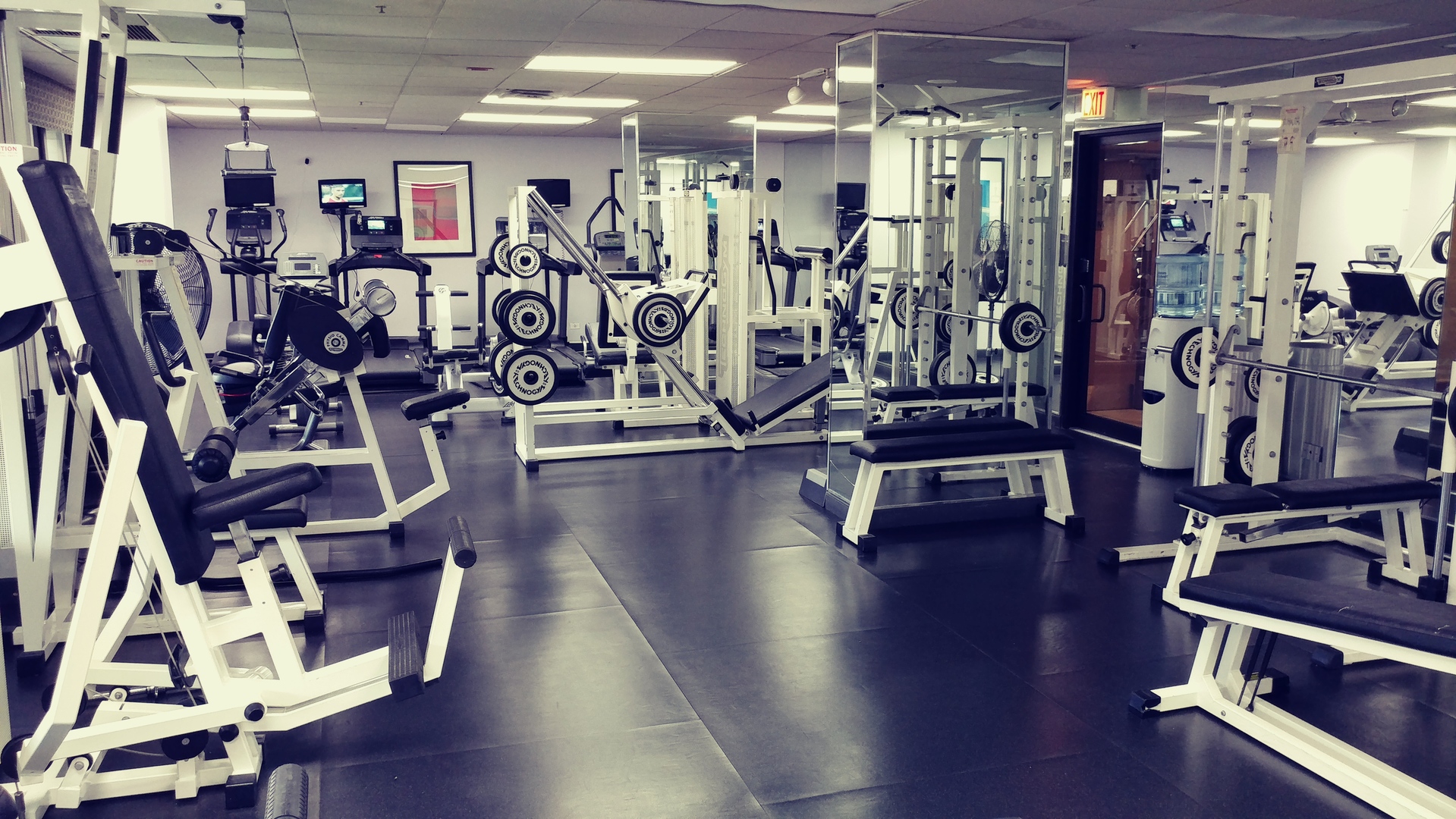 5320 North Sheridan Road, Unit 1207 Chicago, IL 60640 - Photo 18 of 20 a view of a room with gym equipment